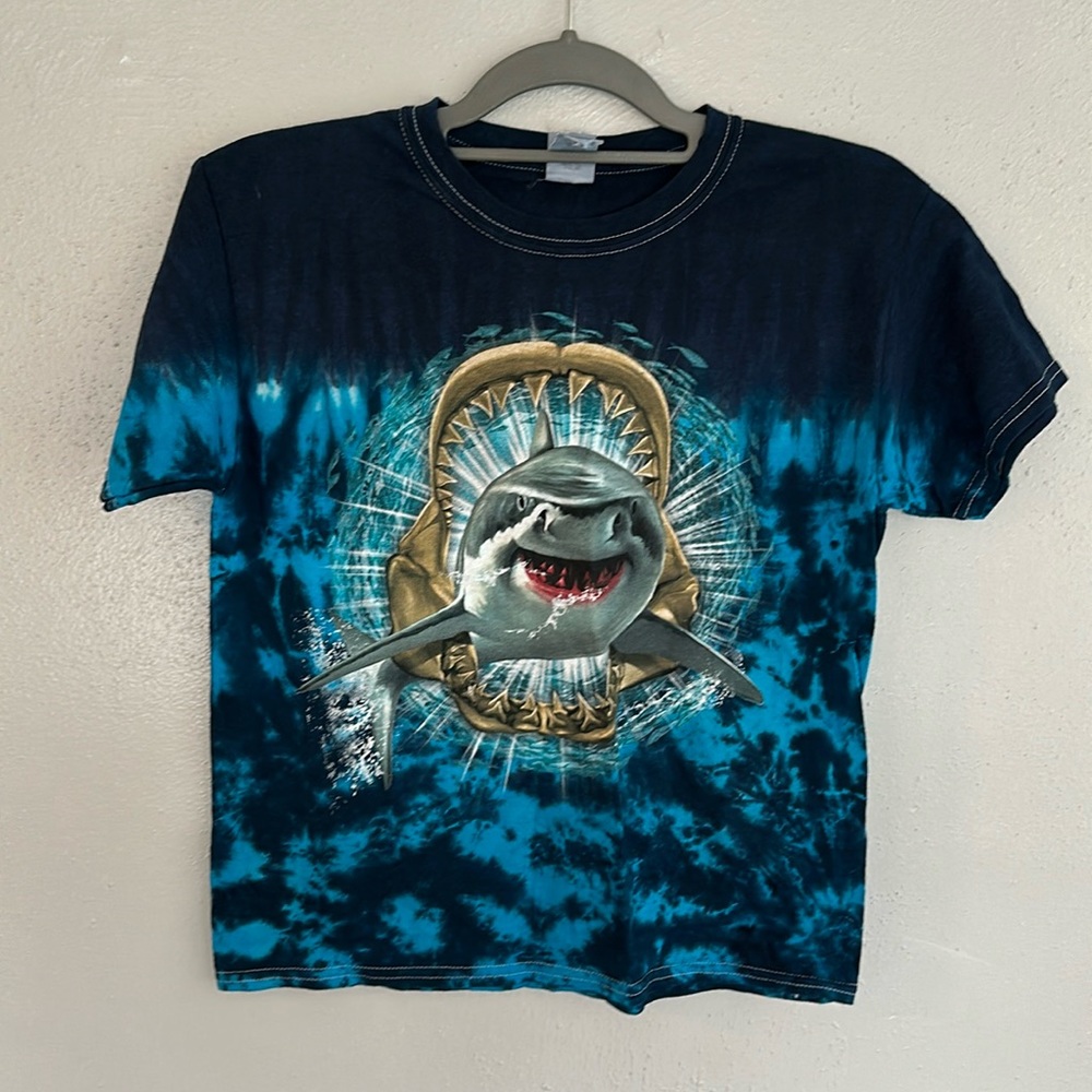 Shark tie dye boys shirt size medium